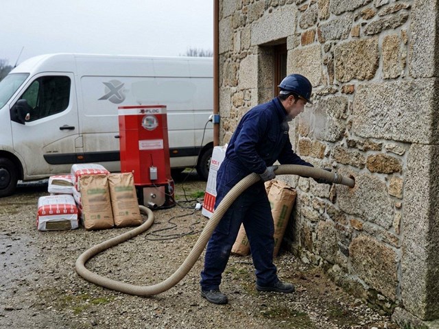 Aislamiento térmico insuflado en 24 horas en Lugo para ganar confort