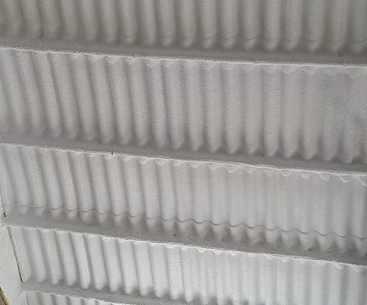 Equipos innovadores y maquinaria moderna para aislar su vivienda